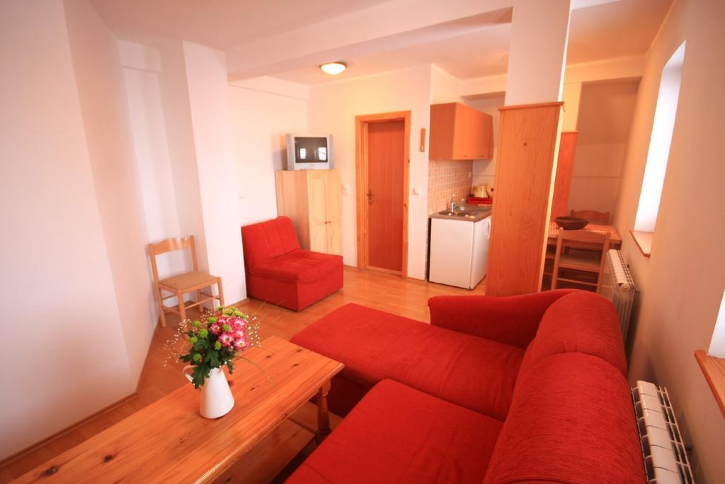 Apartments Prijatelji 자호리나 외부 사진